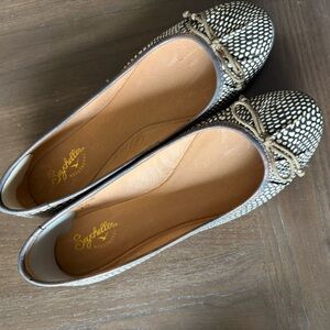 Seychelles Weekenders Ballet Flats Bow Print Leather Lined Size 8.5 Feminine